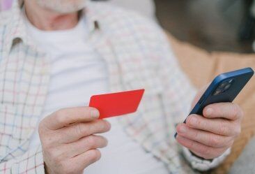 Pare de cair em golpes: checklist para evitar fraudes ao usar crédito via cartão e Pix